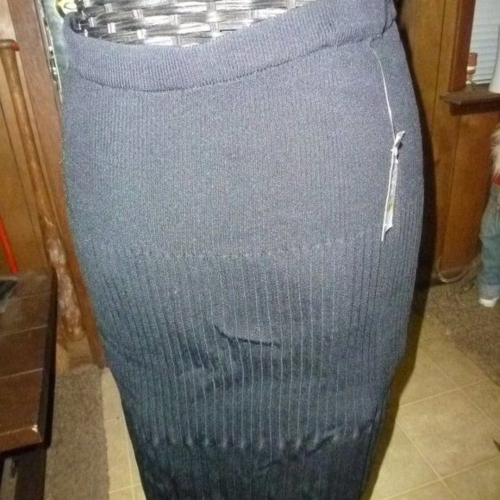 Studio G Small Black Knit Skirt - SHIPS NEXT BUSINESS DAY!!!!